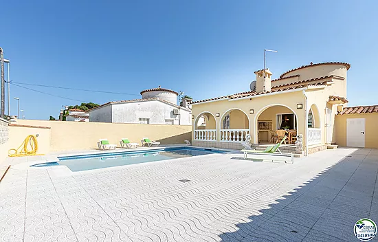 Pretty house with swimming pool in Empuriabrava