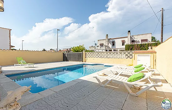 Pretty house with swimming pool in Empuriabrava