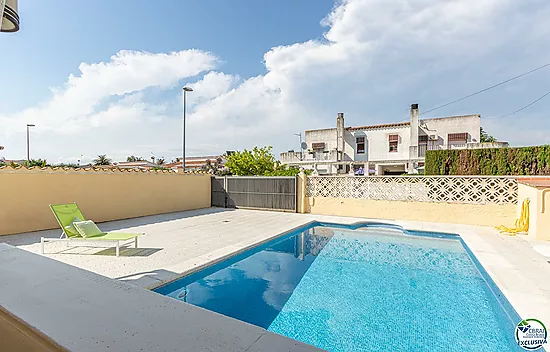 Bonita casa  con piscina en Empuriabrava