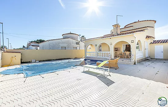 Bonita casa  con piscina en Empuriabrava