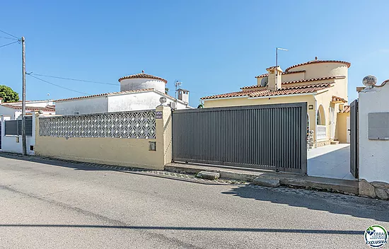 Jolie maison avec pisicine à Empuriabrava