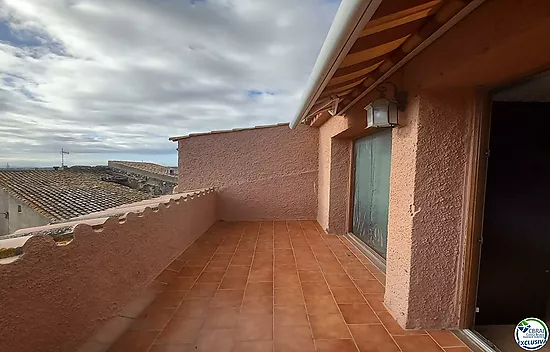 Bucólica casa antigua reformada situada en zona muy tranquila.