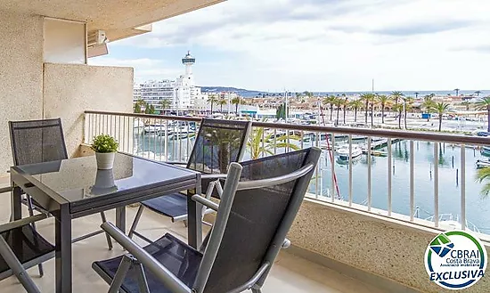 PORT GREC Renovated 2-bedroom apartment with large terrace and sea and canal views