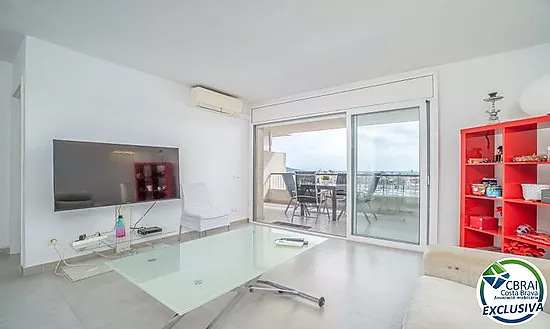 PORT GREC Apartamento reformado de 2 dormitorios con gran terraza y vistas al mar y al canal