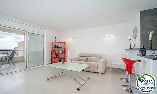 PORT GREC Apartamento reformado de 2 dormitorios con gran terraza y vistas al mar y al canal