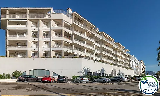 PORT GREC Renovated 2-bedroom apartment with large terrace and sea and canal views