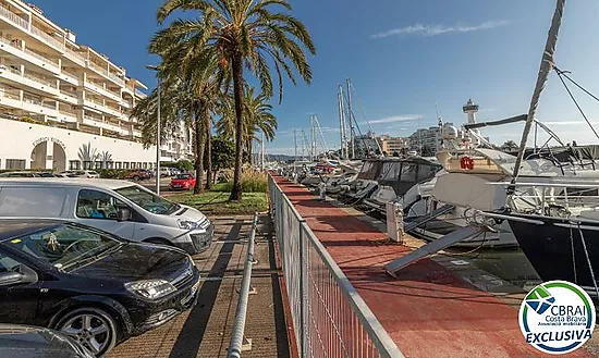 PORT GREC Renovated 2-bedroom apartment with large terrace and sea and canal views