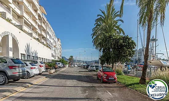 PORT GREC Apartamento reformado de 2 dormitorios con gran terraza y vistas al mar y al canal