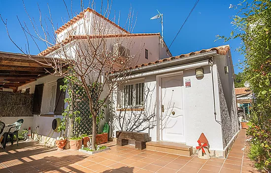 MAISON AU MAS MATES TRÈS ENSOLEILLÉE