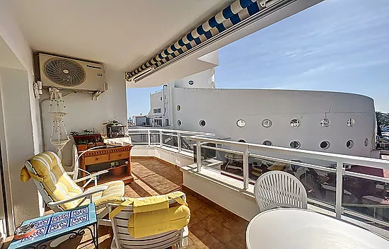 Magnificent 59 m2 apartment with a 10 m2 terrace with views of the canal and the sea