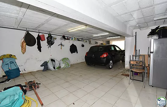 Private garage of 78 m3 with water and electricity