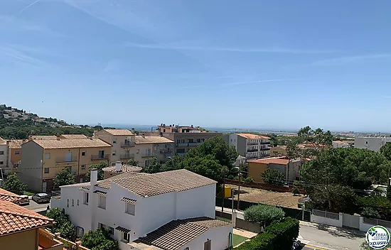 Precioso apartamento con vistas al mar en Mas Oliva de Roses