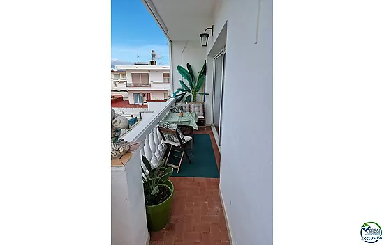 Piso en venta en Empuriabrava, en pleno centro y a un paso de la playa, F3, orientación sur.