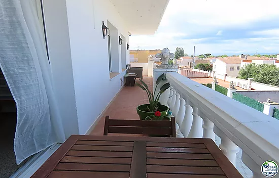 Piso en venta en Empuriabrava, en pleno centro y a un paso de la playa, F3, orientación sur.