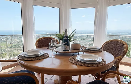 Grande maison avec vue sur la mer, piscine, et licence touristique