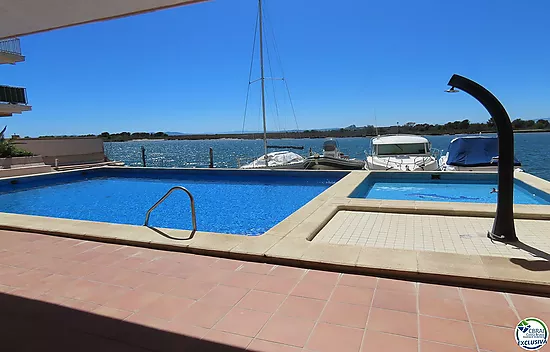 Hermoso piso de gran superficie a poca distancia de la playa de Roses, Santa Margarita