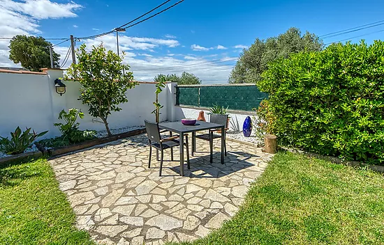 Preciosa casa independiente con piscina y amplio jardín