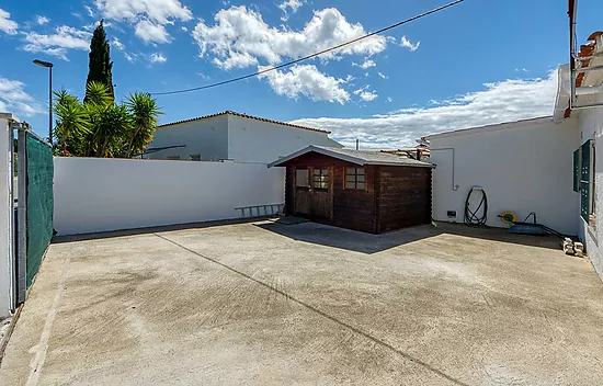 Preciosa casa independiente con piscina y amplio jardín