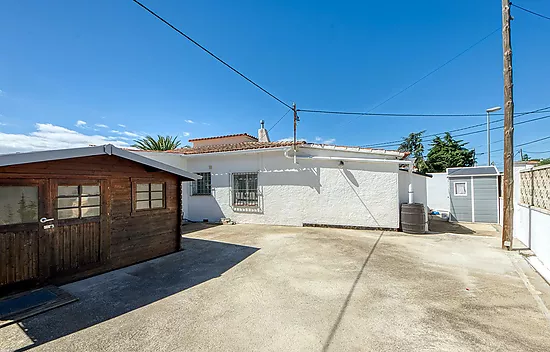 Preciosa casa independiente con piscina y amplio jardín