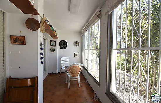 Opportunité de rénover un appartement à Santa Margarita, Roses, avec un grand jardin privé de 207 m²