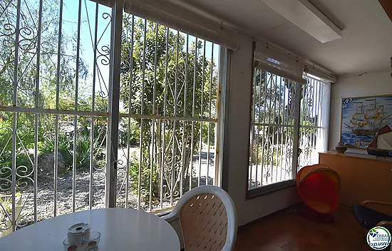 Opportunité de rénover un appartement à Santa Margarita, Roses, avec un grand jardin privé de 207 m²