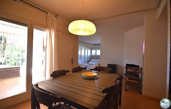 Opportunité de rénover un appartement à Santa Margarita, Roses, avec un grand jardin privé de 207 m²