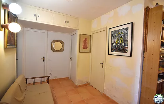 Opportunité de rénover un appartement à Santa Margarita, Roses, avec un grand jardin privé de 207 m²