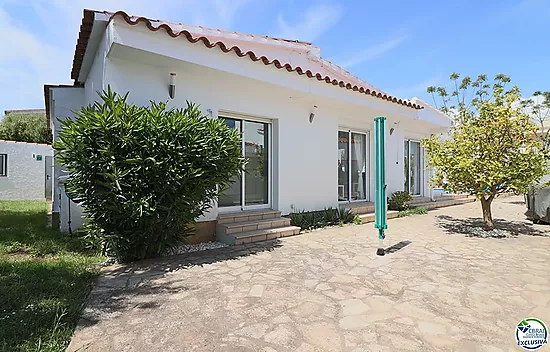 Villa avec Licence Touristique, Piscine, 4 Chambres au Rez-de-Chaussée