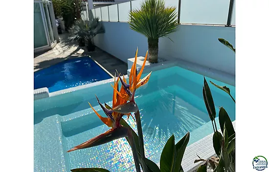 Empuriabrava beautiful modern house with pool and mooring near the beach, living room of 99 m2