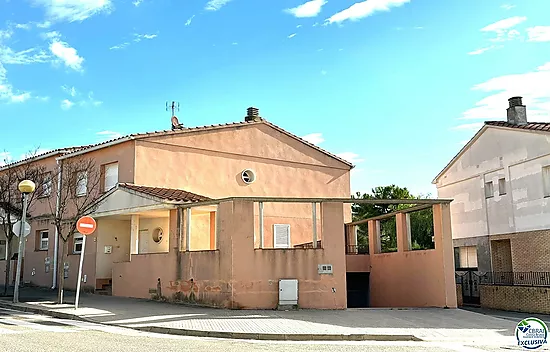 Gran casa de 4 habitaciones en zona tranquila de Torroella de Montgri.