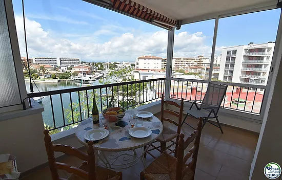 Apartment - Apartment for sale in Roses, 2 bedrooms, 1 bathroom, a large terrace with views of the c