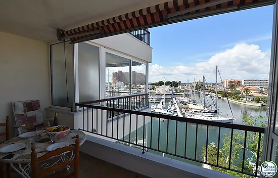 Apartment - Apartment for sale in Roses, 2 bedrooms, 1 bathroom, a large terrace with views of the c