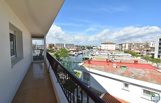 Apartment - Apartment for sale in Roses, 2 bedrooms, 1 bathroom, a large terrace with views of the c