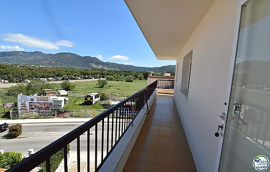 Apartment - Apartment for sale in Roses, 2 bedrooms, 1 bathroom, a large terrace with views of the c