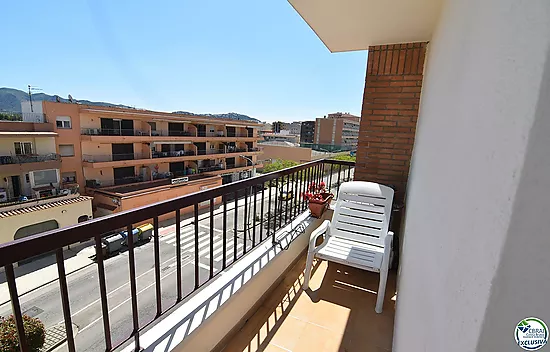 Apartment - Apartment for sale in Roses, 2 bedrooms, 1 bathroom, a large terrace with views of the c