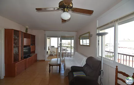 Apartment - Apartment for sale in Roses, 2 bedrooms, 1 bathroom, a large terrace with views of the c