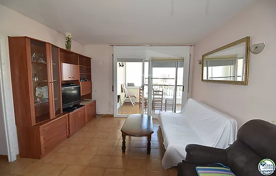 Apartment - Apartment for sale in Roses, 2 bedrooms, 1 bathroom, a large terrace with views of the c