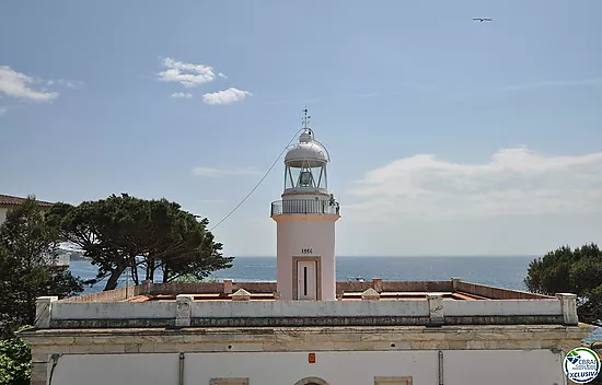 Appartement spacieux avec jardin privé proche de la plage et du centre ville.