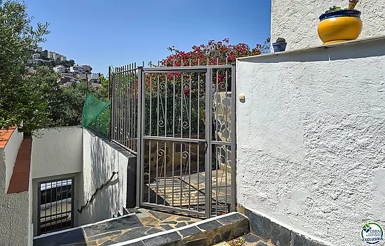 Gran apartamento de 3 dormitorios con bonitas vistas a la montaña a minutos de la playa.