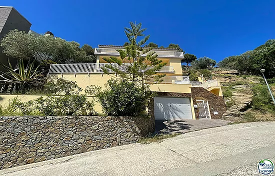 MAGNIFICENT XALET OF 253 M2 BUILT, 608 M2 OF PLOT, BEAUTIFUL SEA VIEWS AND POOL WITH LARGE TERRACES.