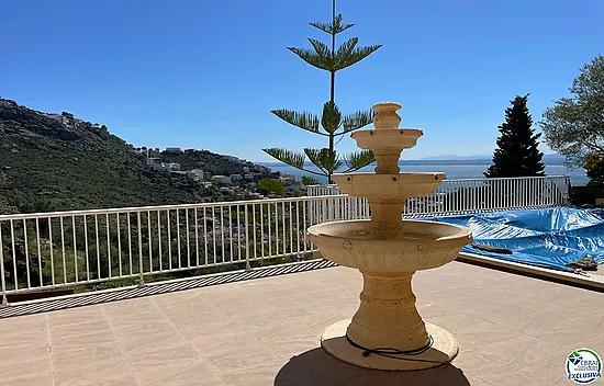 MAGNIFICENT XALET OF 253 M2 BUILT, 608 M2 OF PLOT, BEAUTIFUL SEA VIEWS AND POOL WITH LARGE TERRACES.