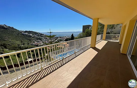 MAGNIFICENT XALET OF 253 M2 BUILT, 608 M2 OF PLOT, BEAUTIFUL SEA VIEWS AND POOL WITH LARGE TERRACES.