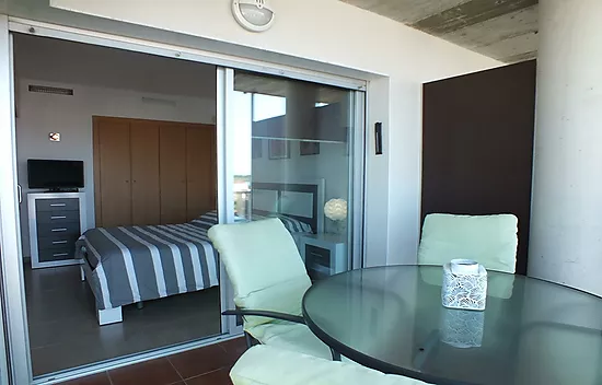 Apartamento de 2 habitaciones con vistas al canal y mar