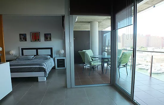 Apartamento de 2 habitaciones con vistas al canal y mar