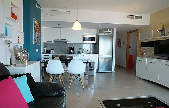 Apartamento de 2 habitaciones con vistas al canal y mar