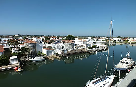 Appartement de 2 chambres avec vue canal et mer