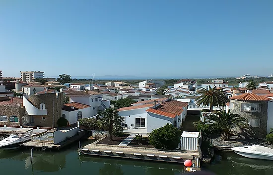 Apartamento de 2 habitaciones con vistas al canal y mar