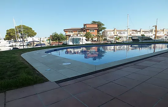 Apartamento de 2 habitaciones con vistas al canal y mar