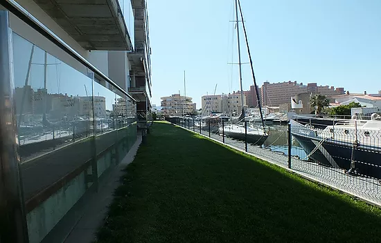 Apartamento de 2 habitaciones con vistas al canal y mar