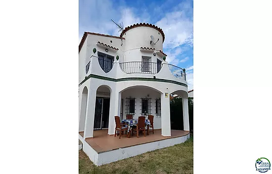 Se vende preciosa casa de vacaciones con 174 m² de superficie habitable y 395 m² de terreno en una z